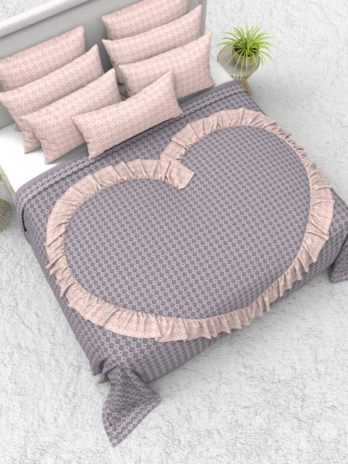 The White Moss Valentine Heart Winter comforter with 2 pillow covers